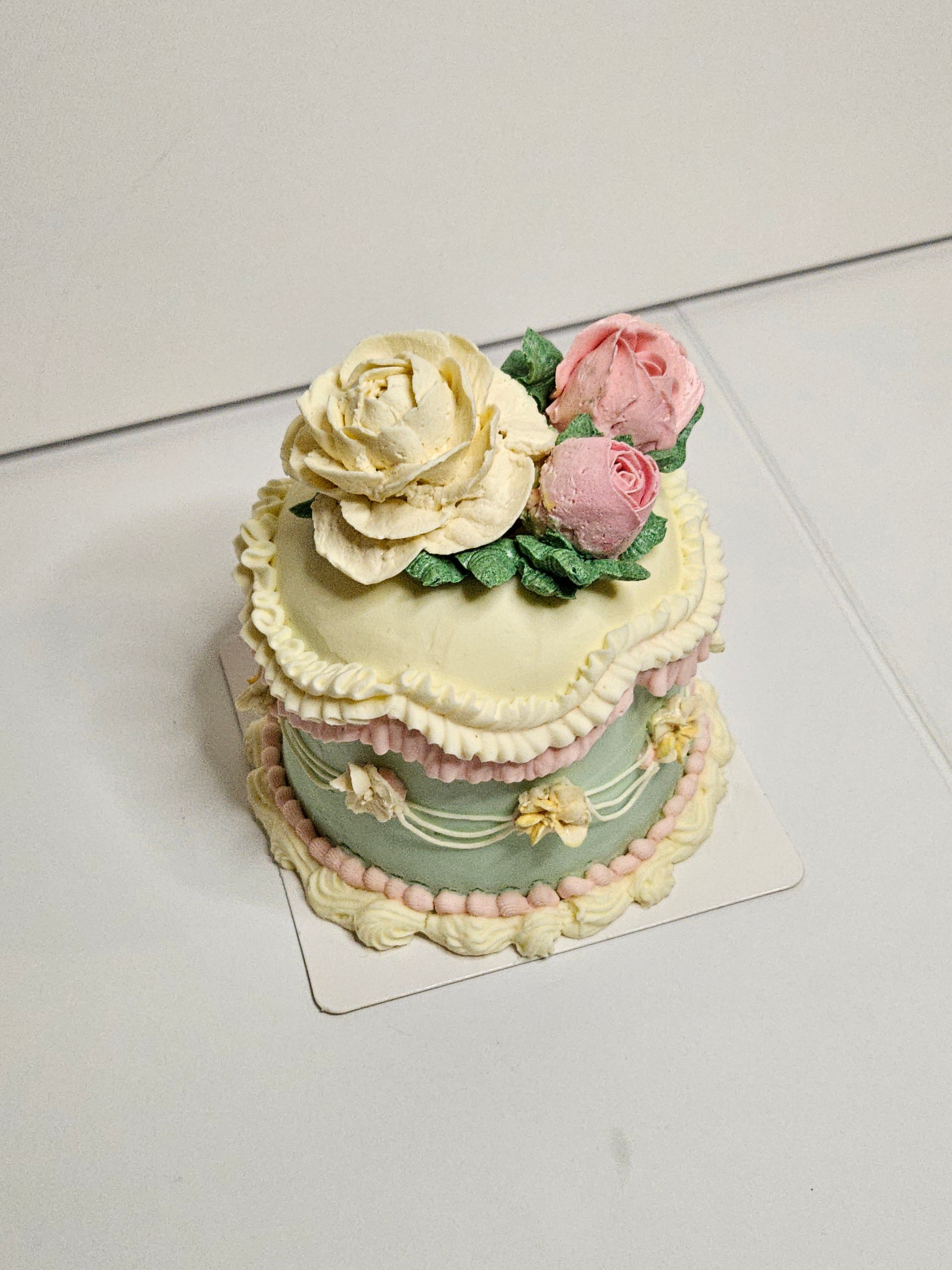 Gâteau vintage fleuri