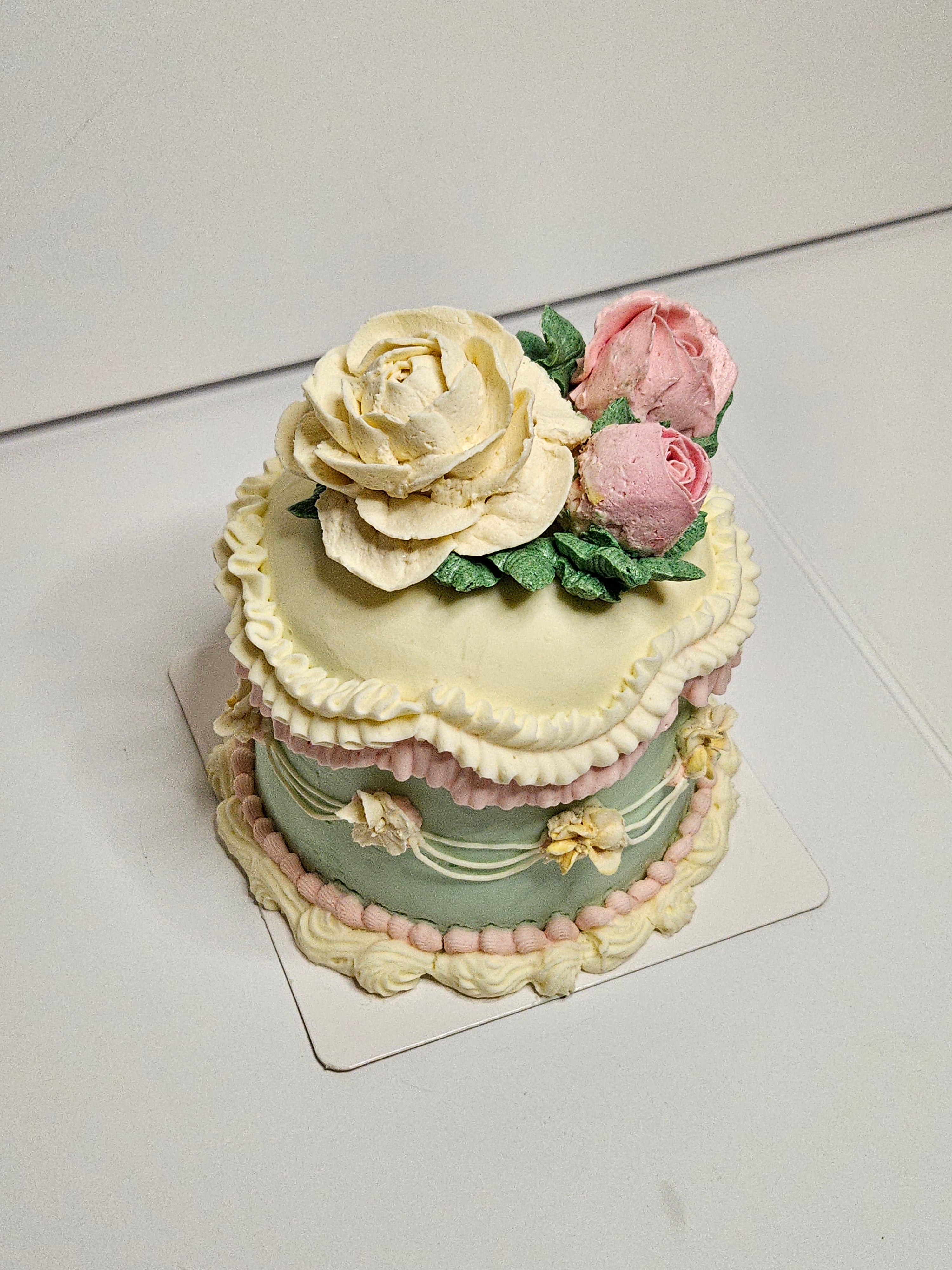 Gâteau vintage fleuri