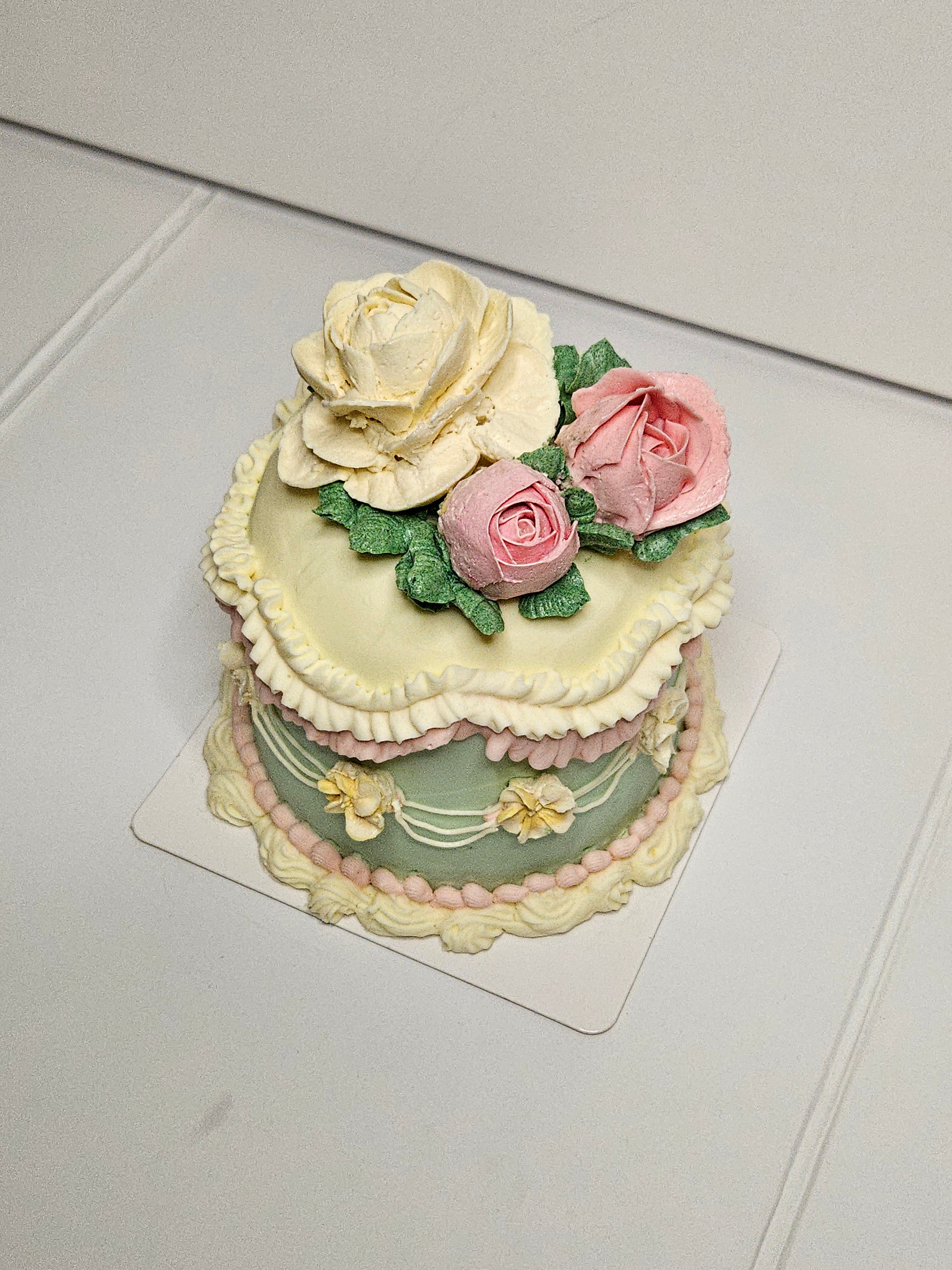 Gâteau vintage fleuri